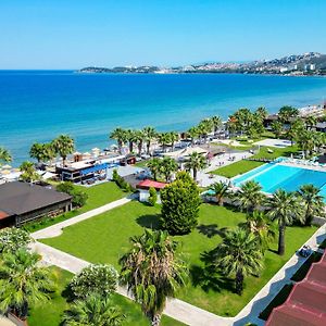 Risus Beach Resort Hotel